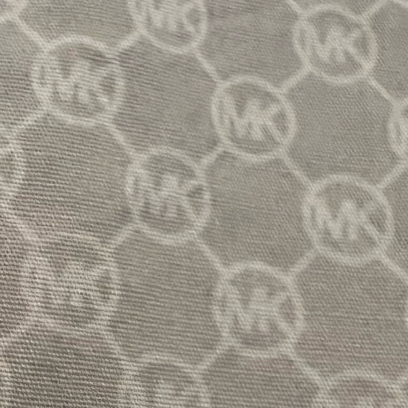 Set of Two Men’s Dress Shirts. Michael Kors and Perry Ellis - Picture 6 of 7